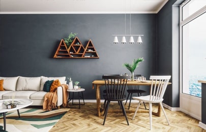 Repisa flotante moderna de madera con formas triangulares en comedor