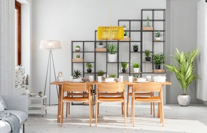 Sistema de repisa flotante moderna con plantas ubicado en comedor