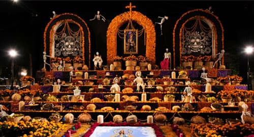 Ofrenda de 7 niveles para el Día de Muertos en México